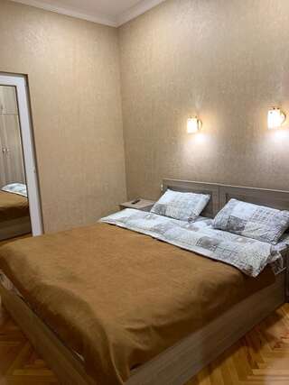 Отель Hotel A&K Тбилиси Двухместный номер с 2 отдельными кроватями и дополнительной кроватью-2