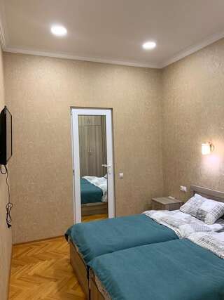 Отель Hotel A&K Тбилиси Стандартный двухместный номер с 2 отдельными кроватями-2