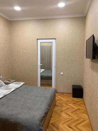 Отель Hotel A&K Тбилиси Стандартный двухместный номер с 1 кроватью-1